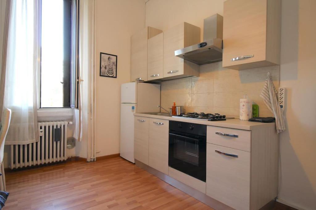 Splendido Bilocale A 4 Fermate Dal Duomo Lägenhet Milano Exteriör bild