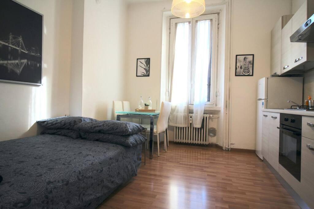 Splendido Bilocale A 4 Fermate Dal Duomo Lägenhet Milano Exteriör bild